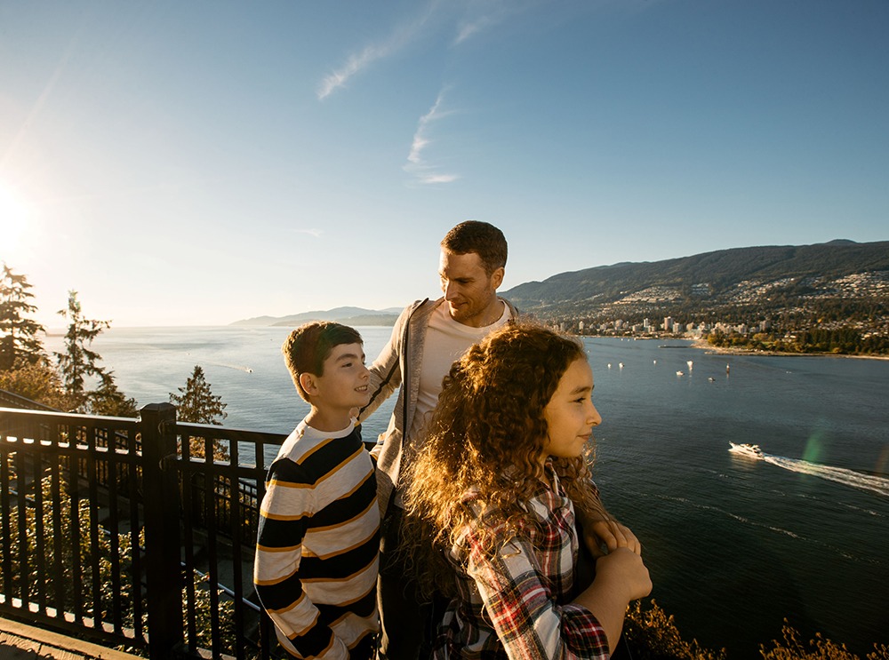 A family enjoying the view from Prospect Point in Stanley Park, Vancouver 